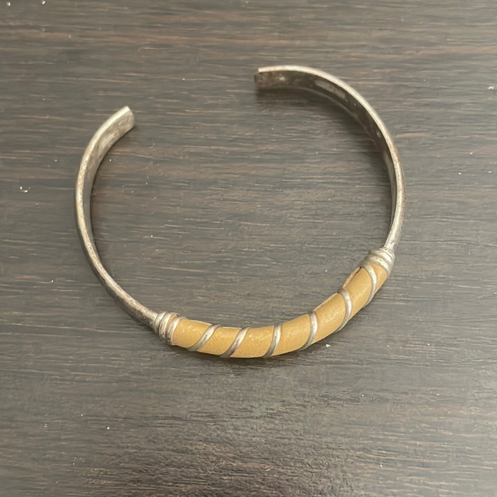 Bangle bracelet